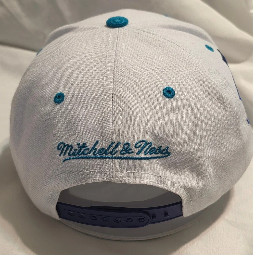 Mitchell & Ness Charlotte Hornets Snapback‎ Hat White 5 Year Anniversary Patch